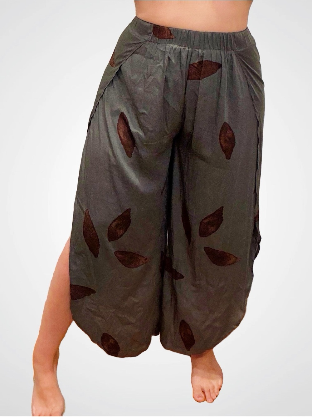 Grade & Gather Slate Leaf Print Tulip Hem Pants, Size M